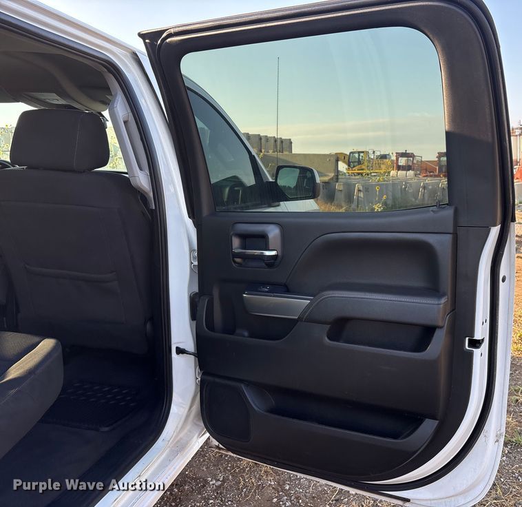 image for item EM0542 2018 Chevrolet Silverado 1500 Crew Cab pickup truck