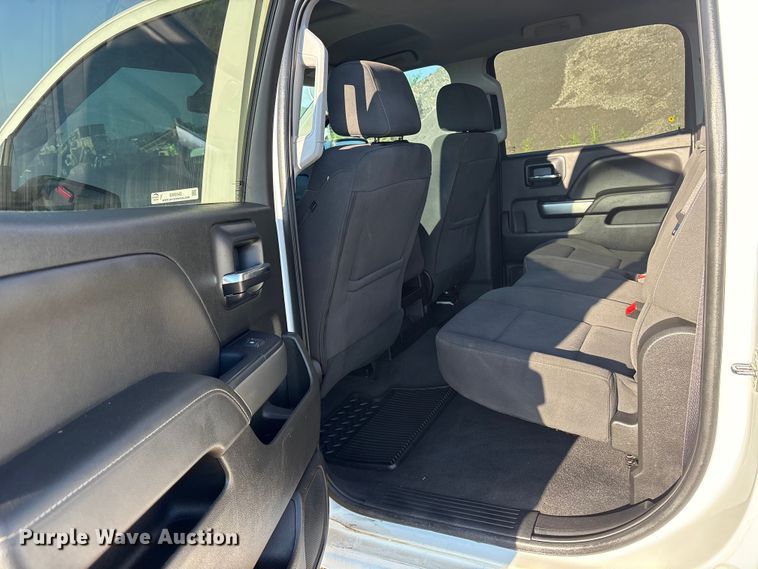 image for item EM0542 2018 Chevrolet Silverado 1500 Crew Cab pickup truck