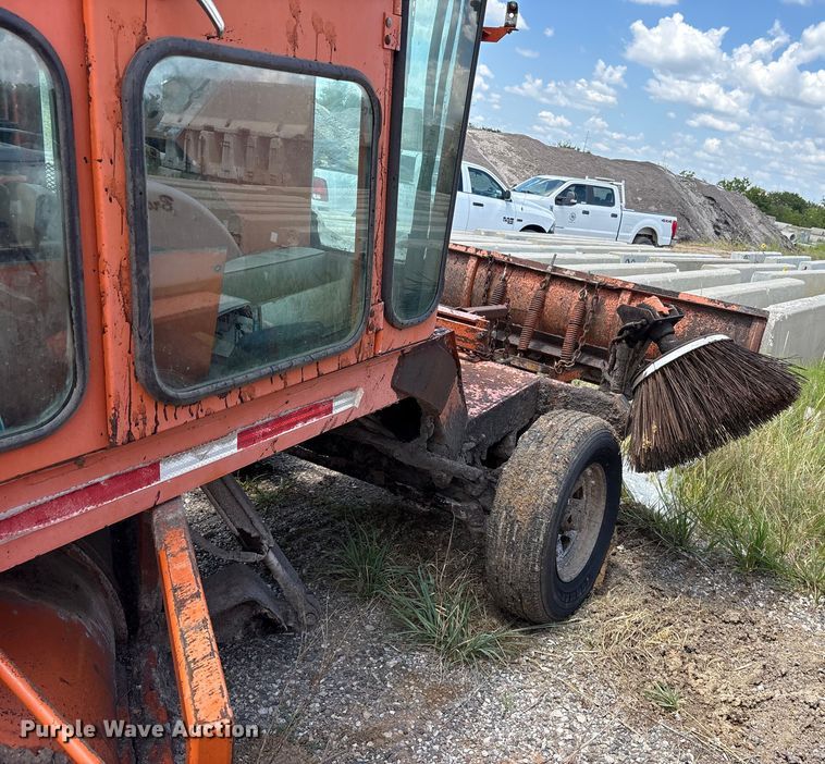 image for item EM0544 (3) Broce RJ350 brooms