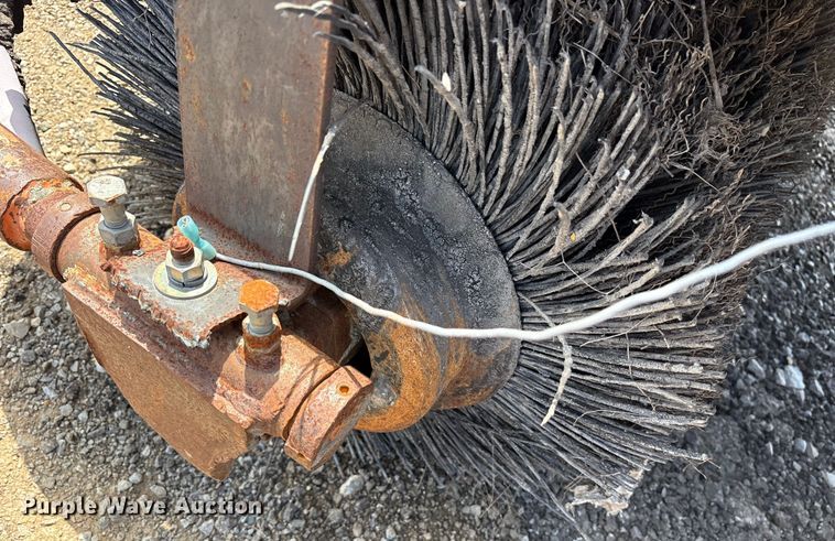 image for item EM0544 (3) Broce RJ350 brooms