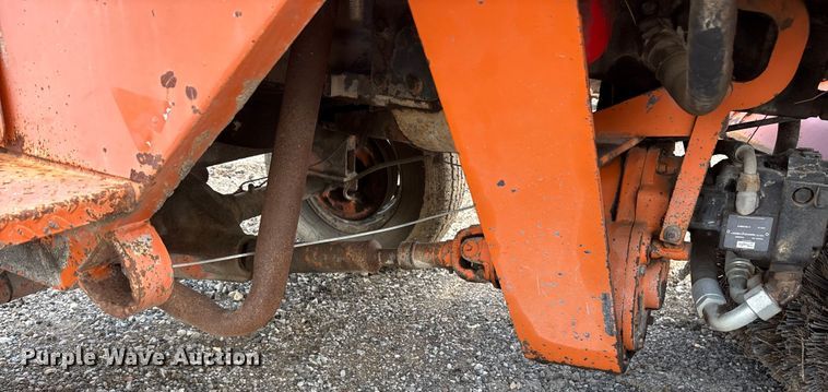 image for item EM0544 (3) Broce RJ350 brooms