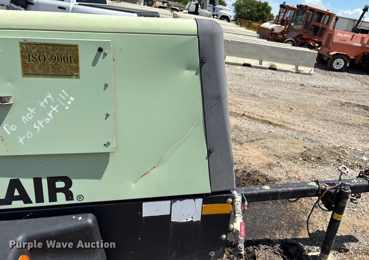 image for item EM0547 Sullair 185 air compressor