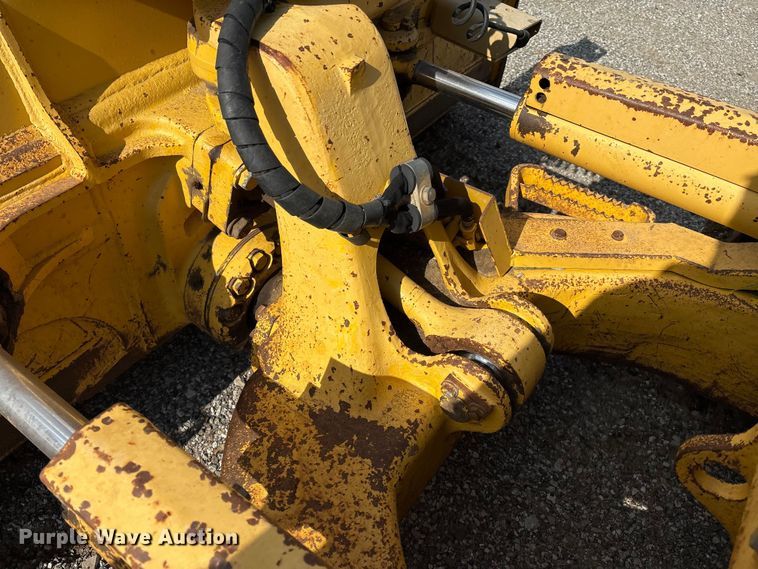 image for item EM0559 2013 Komatsu D51EX-22 dozer