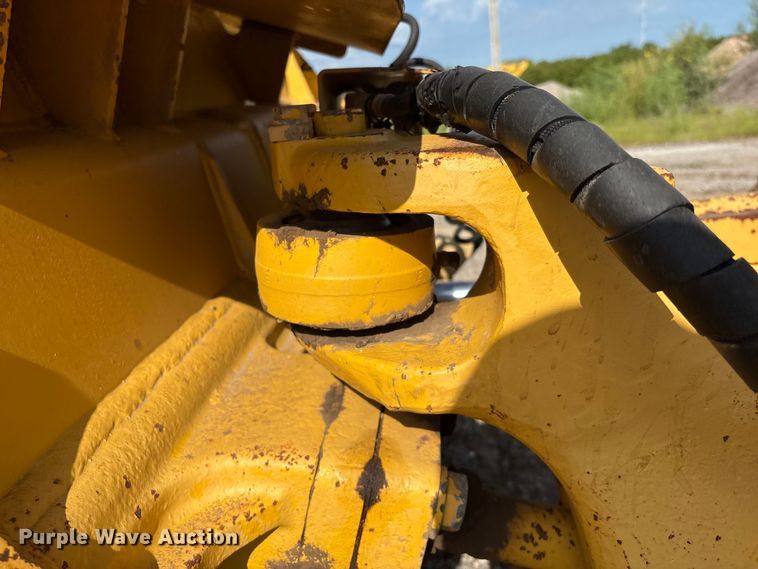 image for item EM0559 2013 Komatsu D51EX-22 dozer