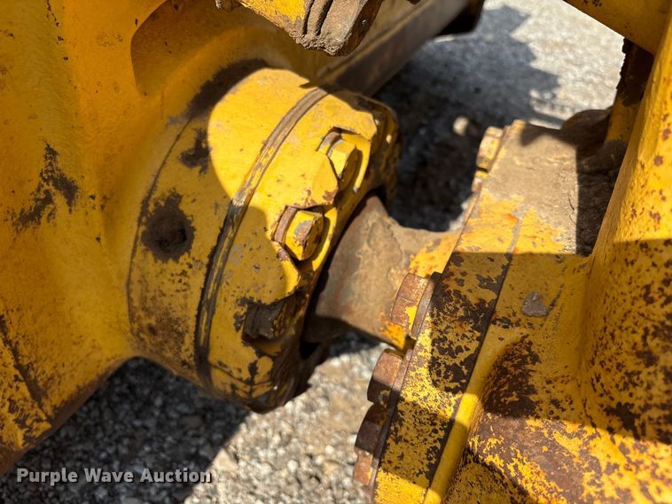 image for item EM0559 2013 Komatsu D51EX-22 dozer