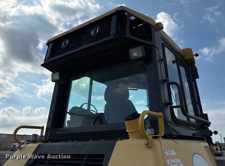 image for item EM0559 2013 Komatsu D51EX-22 dozer