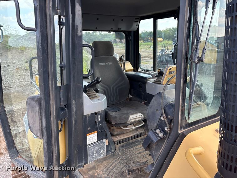 image for item EM0559 2013 Komatsu D51EX-22 dozer