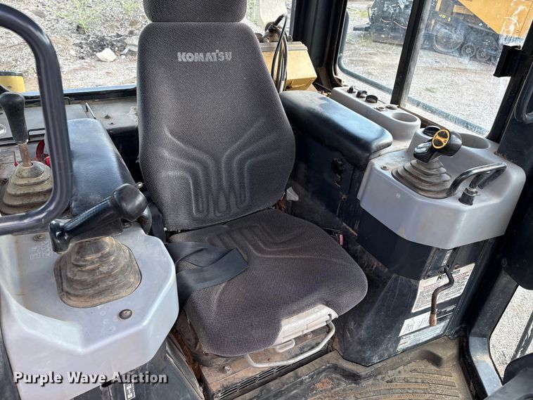 image for item EM0559 2013 Komatsu D51EX-22 dozer