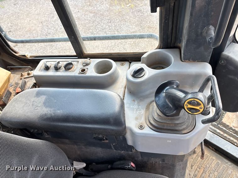 image for item EM0559 2013 Komatsu D51EX-22 dozer