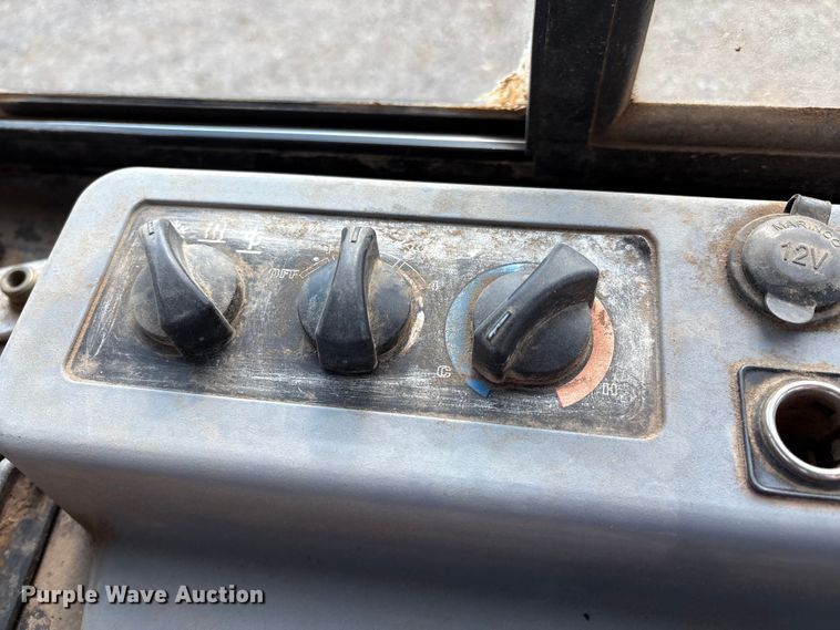 image for item EM0559 2013 Komatsu D51EX-22 dozer