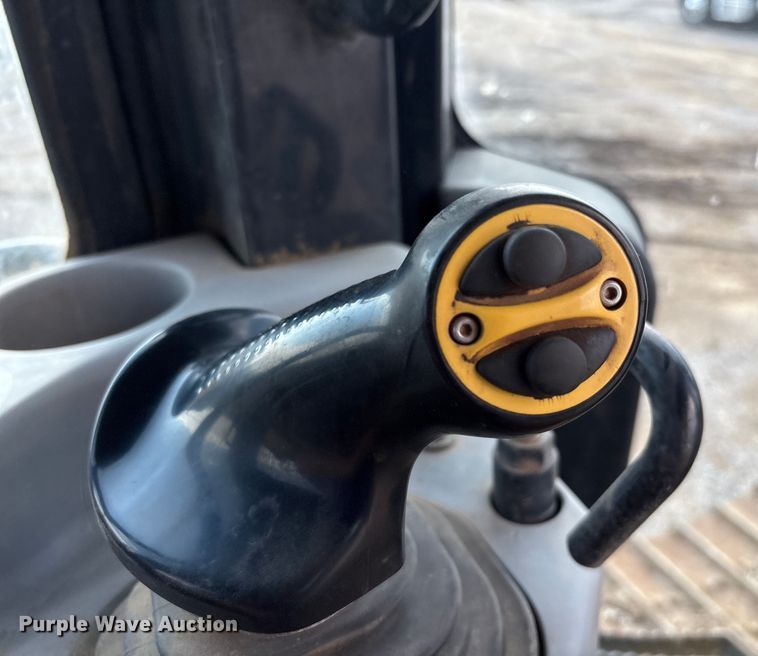 image for item EM0559 2013 Komatsu D51EX-22 dozer