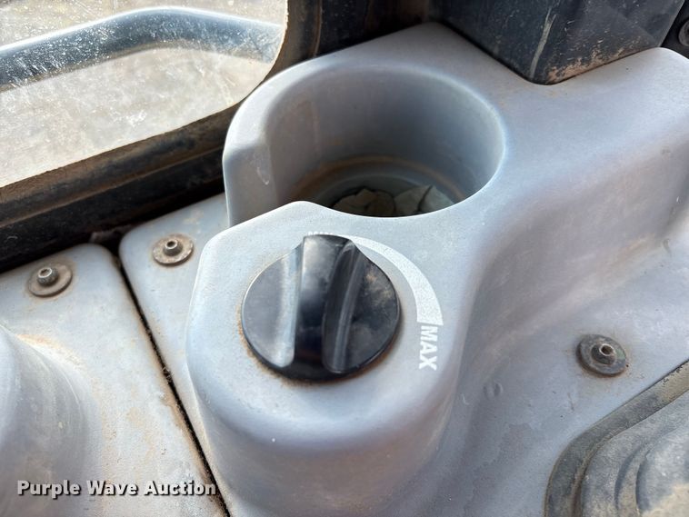 image for item EM0559 2013 Komatsu D51EX-22 dozer