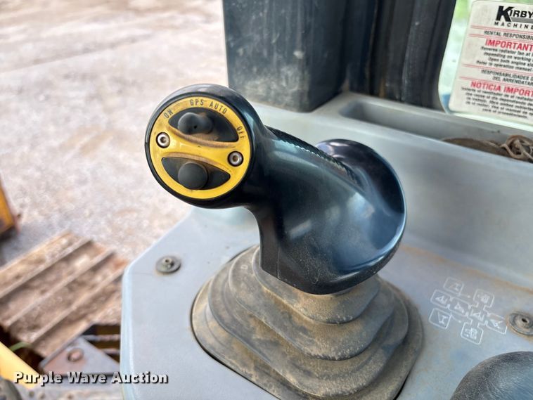 image for item EM0559 2013 Komatsu D51EX-22 dozer