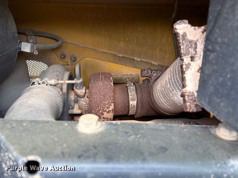 image for item EM0559 2013 Komatsu D51EX-22 dozer