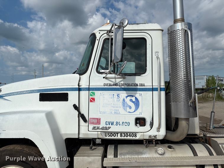 image for item EM0560 2000 Mack CH613 semi truck