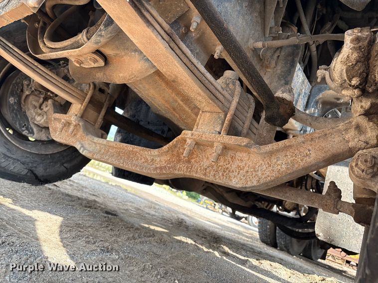 image for item EM0560 2000 Mack CH613 semi truck