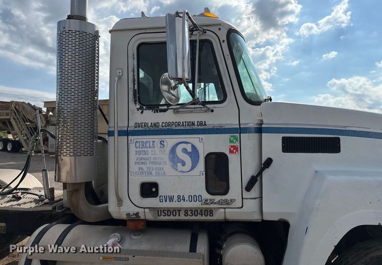 image for item EM0560 2000 Mack CH613 semi truck