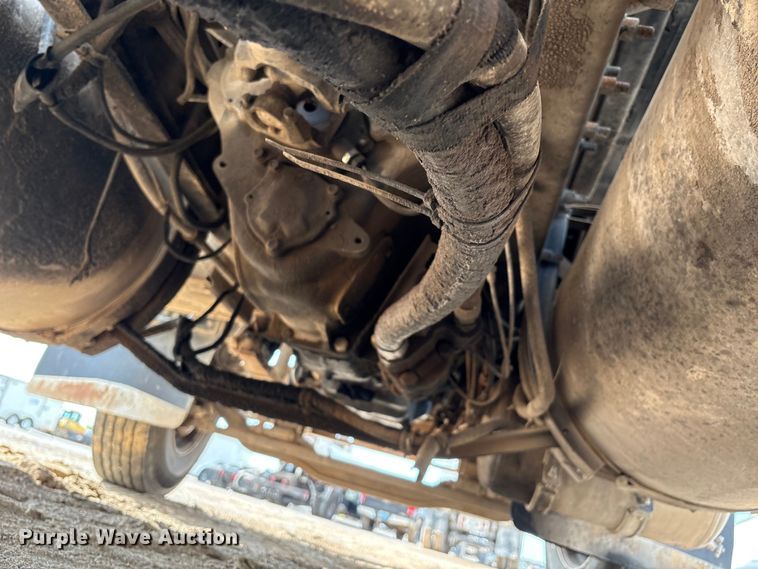 image for item EM0560 2000 Mack CH613 semi truck