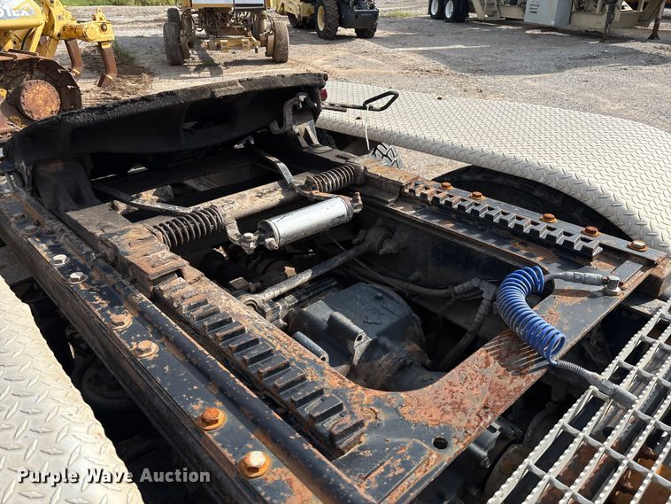 image for item EM0560 2000 Mack CH613 semi truck