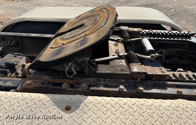 image for item EM0560 2000 Mack CH613 semi truck