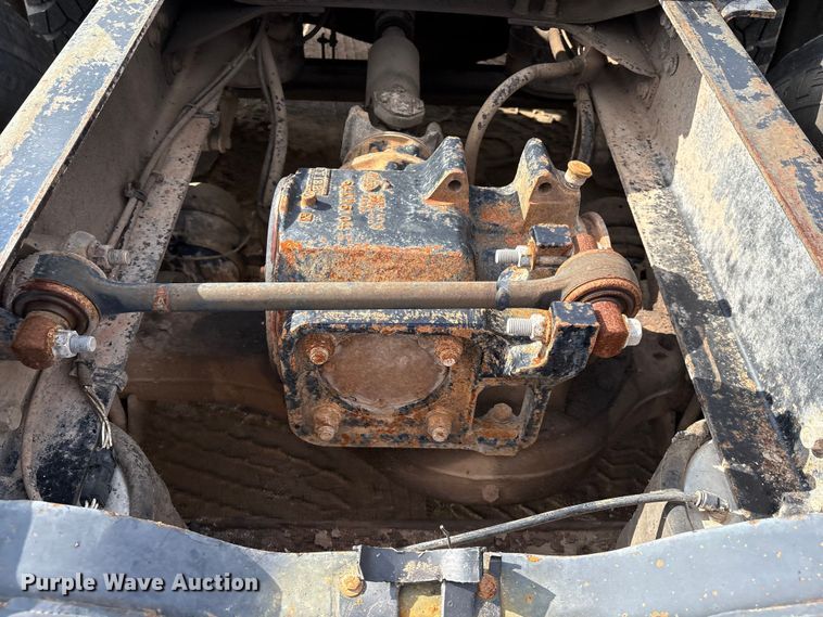 image for item EM0560 2000 Mack CH613 semi truck