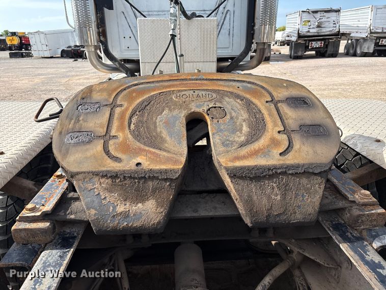 image for item EM0560 2000 Mack CH613 semi truck