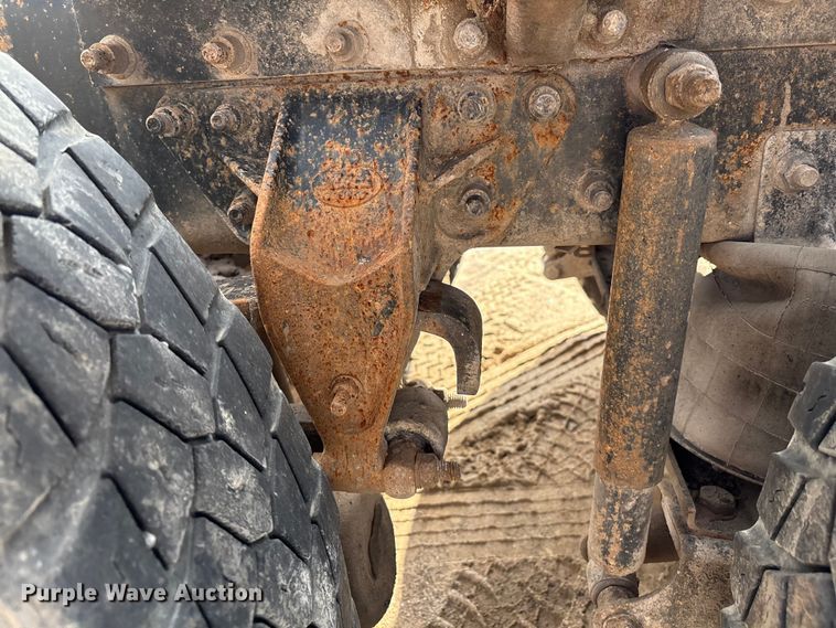 image for item EM0560 2000 Mack CH613 semi truck