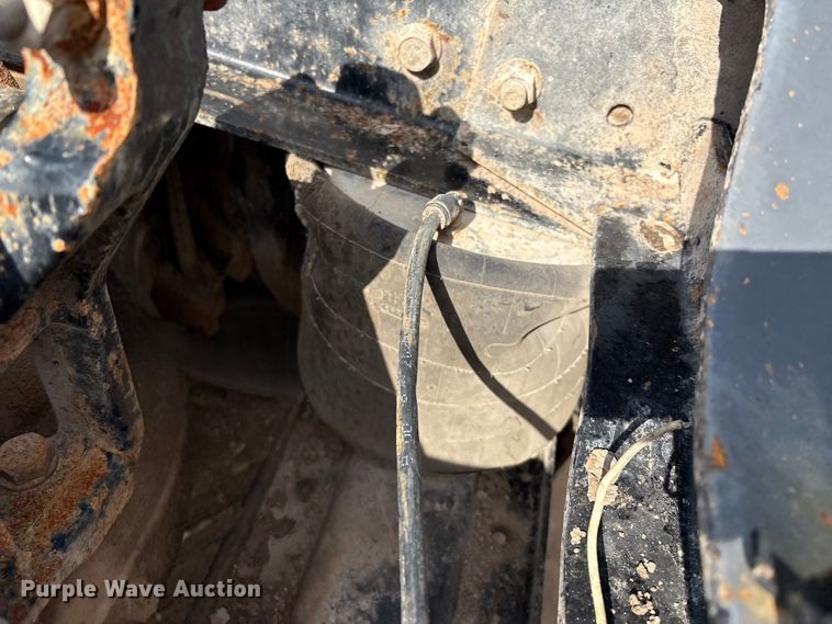 image for item EM0560 2000 Mack CH613 semi truck