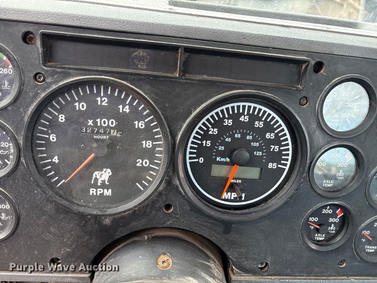 image for item EM0560 2000 Mack CH613 semi truck