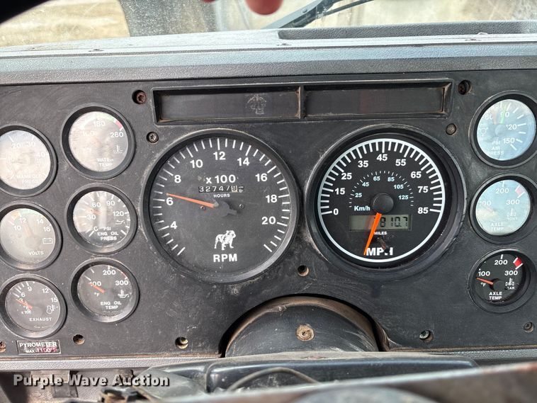 image for item EM0560 2000 Mack CH613 semi truck