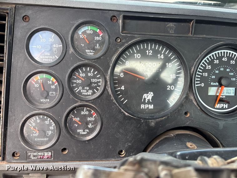 image for item EM0560 2000 Mack CH613 semi truck