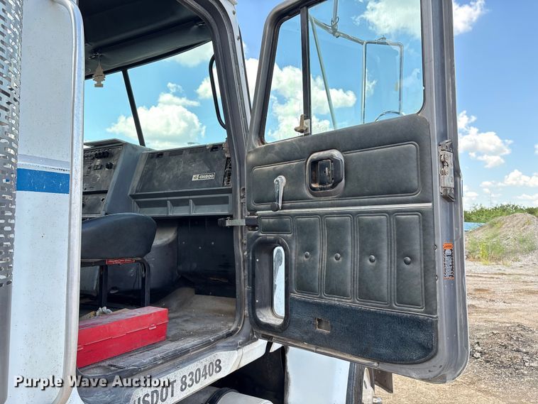 image for item EM0560 2000 Mack CH613 semi truck