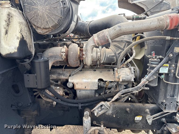 image for item EM0560 2000 Mack CH613 semi truck