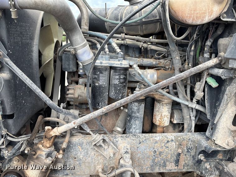 image for item EM0560 2000 Mack CH613 semi truck