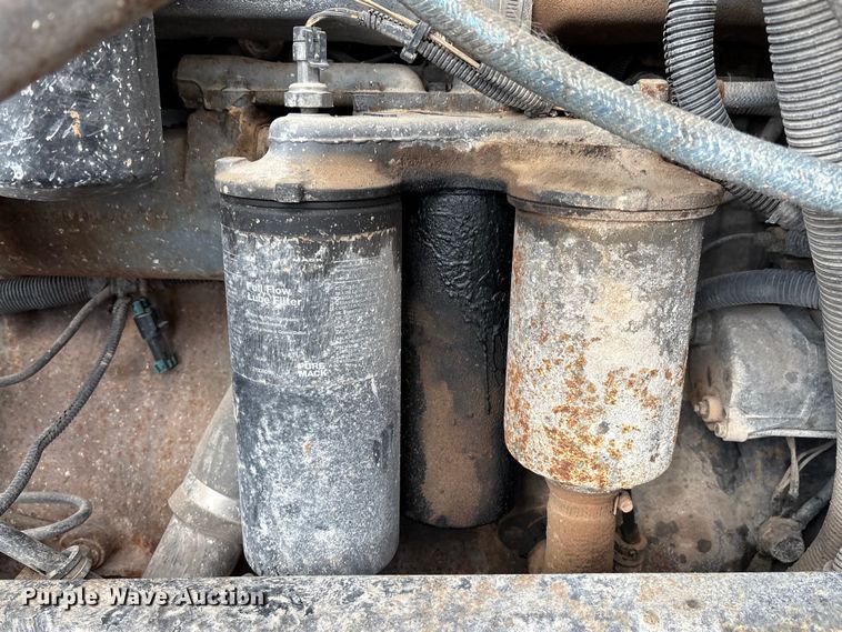 image for item EM0560 2000 Mack CH613 semi truck