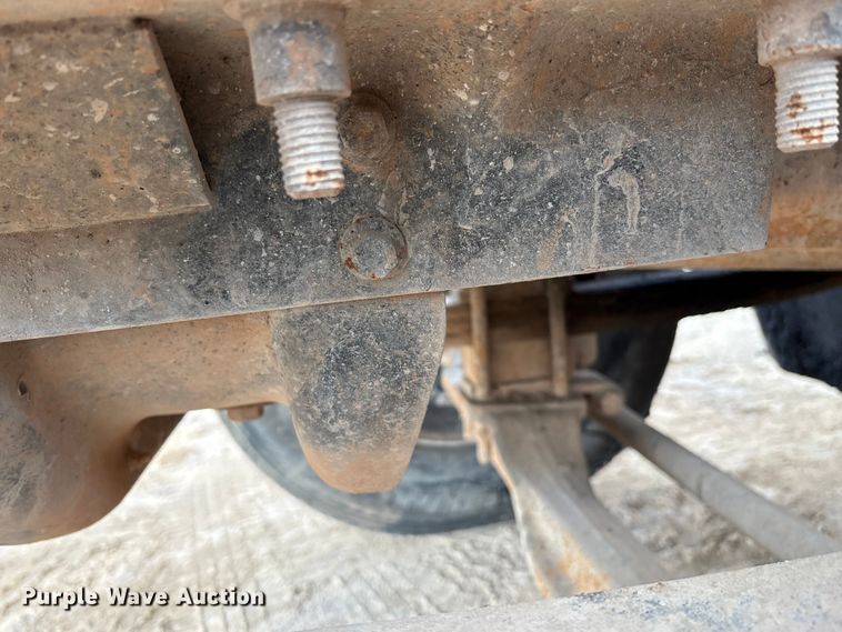 image for item EM0560 2000 Mack CH613 semi truck