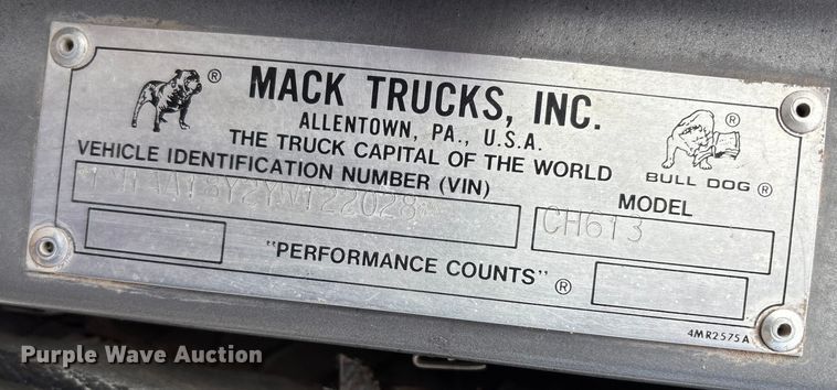 image for item EM0560 2000 Mack CH613 semi truck