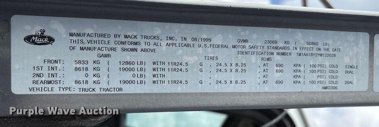 image for item EM0560 2000 Mack CH613 semi truck