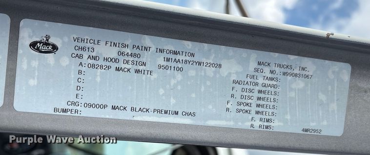 image for item EM0560 2000 Mack CH613 semi truck