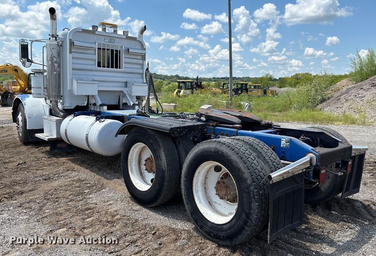 image for item EM0561 2006 Peterbilt 379 semi truck