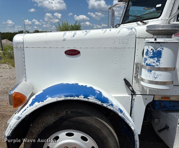 image for item EM0561 2006 Peterbilt 379 semi truck