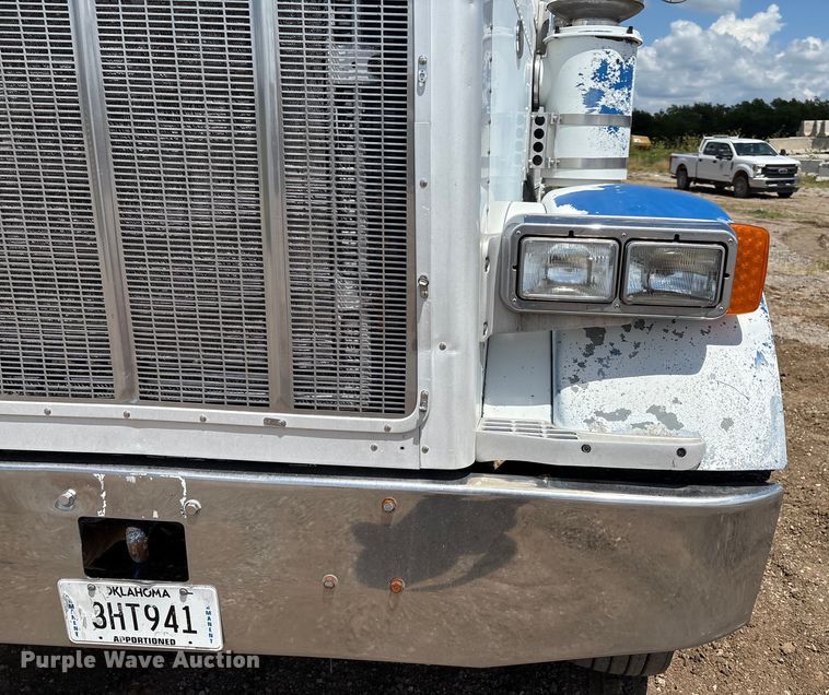 image for item EM0561 2006 Peterbilt 379 semi truck