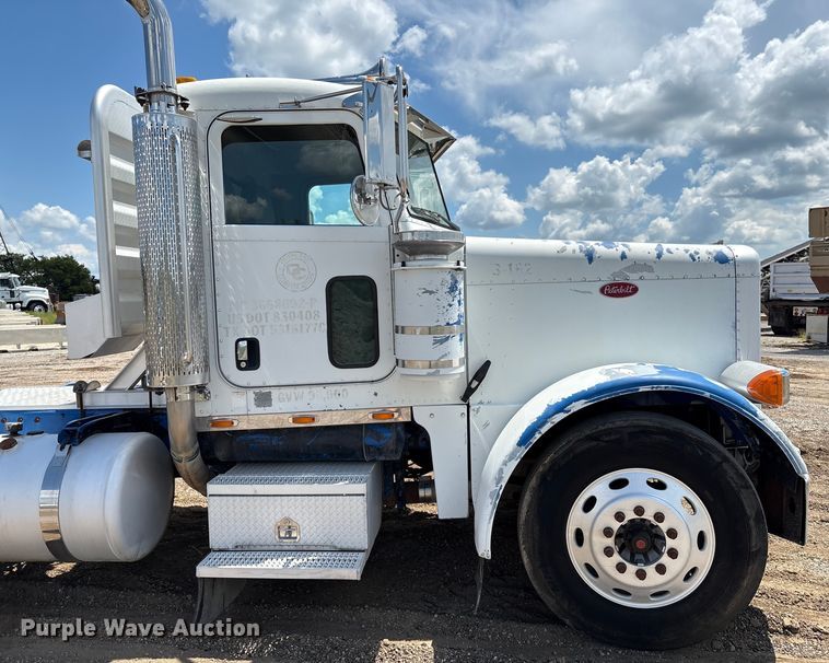 image for item EM0561 2006 Peterbilt 379 semi truck