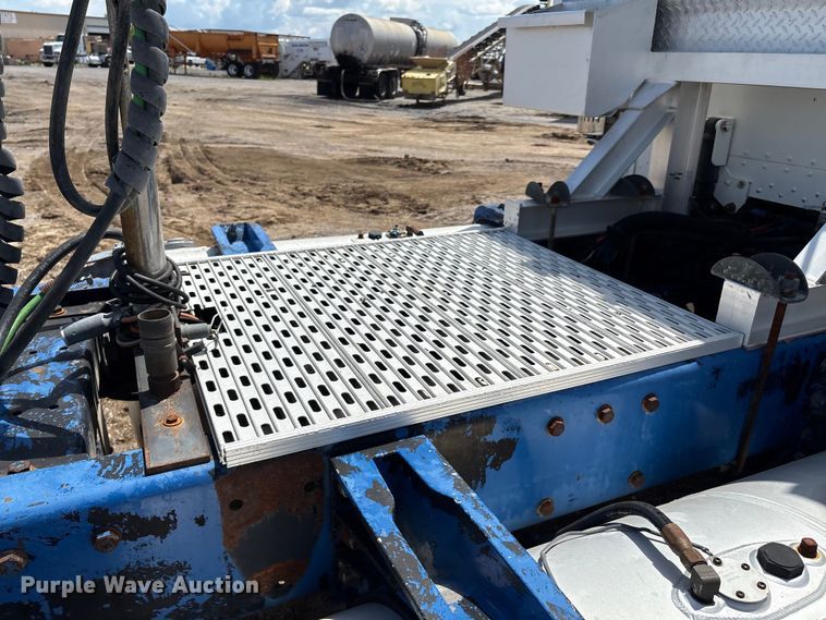 image for item EM0561 2006 Peterbilt 379 semi truck