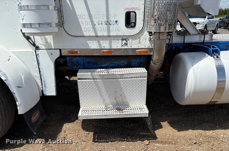 image for item EM0561 2006 Peterbilt 379 semi truck