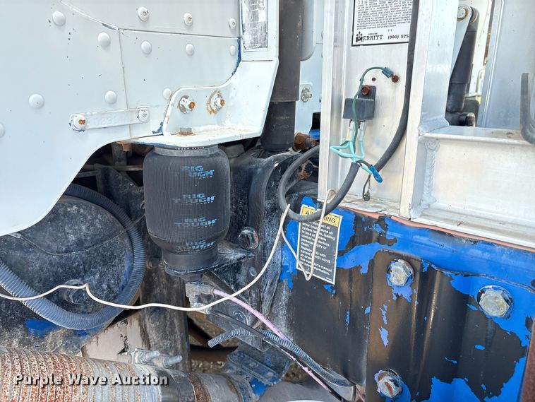 image for item EM0561 2006 Peterbilt 379 semi truck