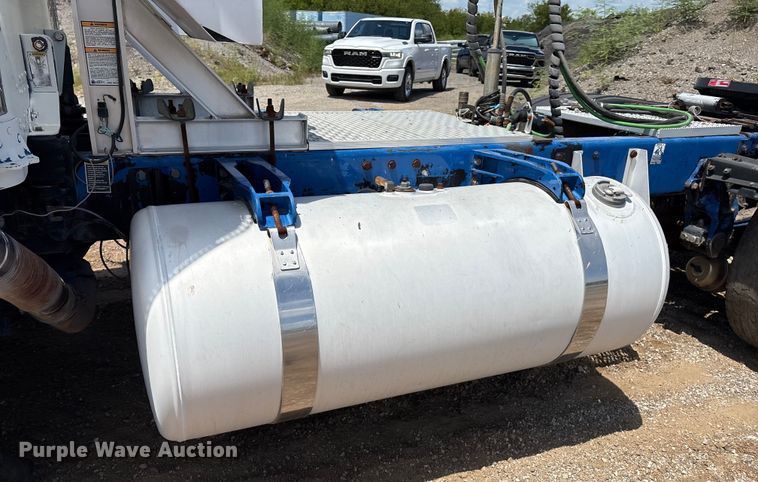 image for item EM0561 2006 Peterbilt 379 semi truck