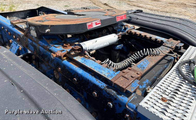 image for item EM0561 2006 Peterbilt 379 semi truck