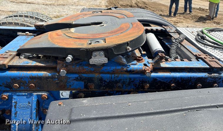 image for item EM0561 2006 Peterbilt 379 semi truck