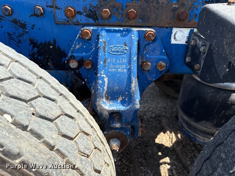 image for item EM0561 2006 Peterbilt 379 semi truck